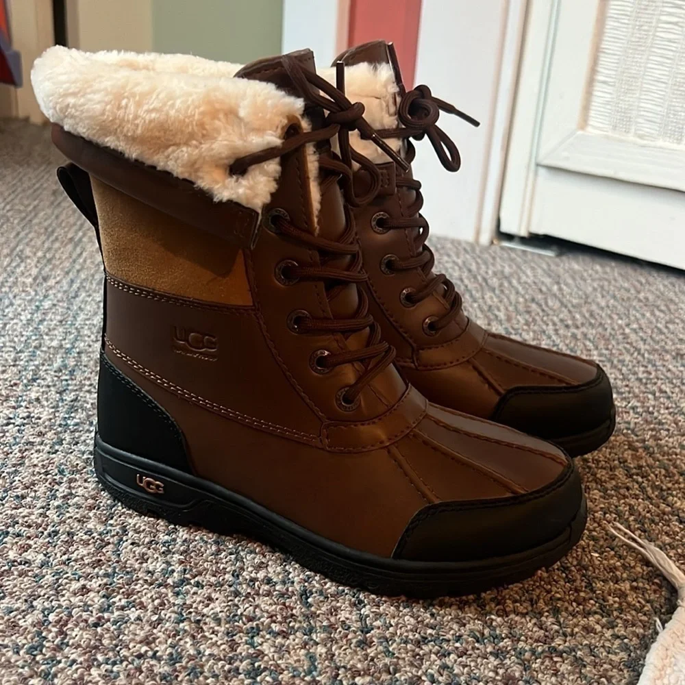UGG Butte ll CWR Boots new without box size 3Y